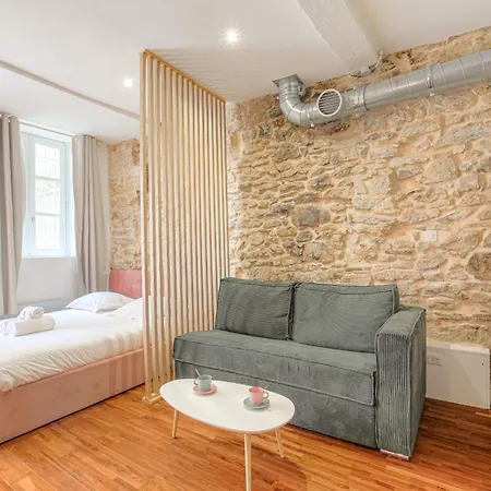 Apartment Design Et Pop Avec Balneo Lyon