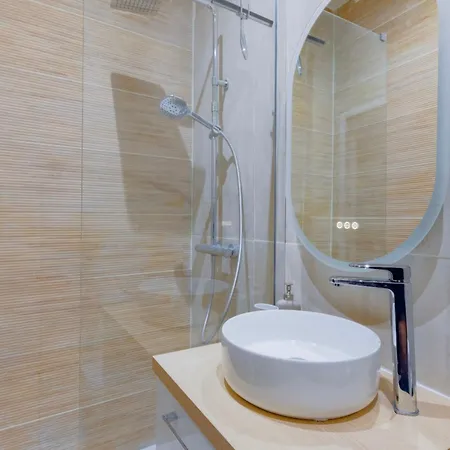 Apartment Design Et Pop Avec Balneo Lyon